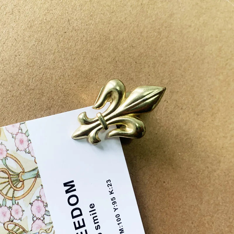 Gold Color Vintage Notebook Clip Hand Shaped Book Clip Metal Gilded Hand Sleeve Book Decoration Storage Clip